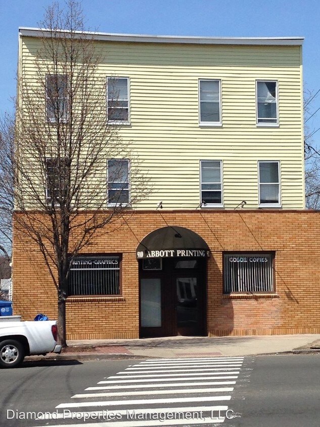 Primary Photo - 910-912 Dixwell Ave