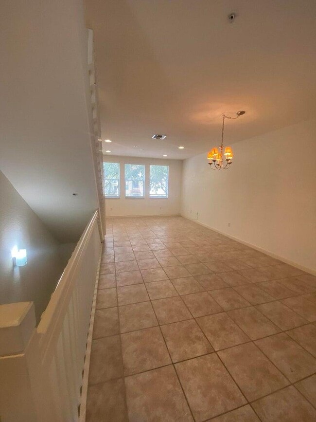 Building Photo - 410 Amador Ln