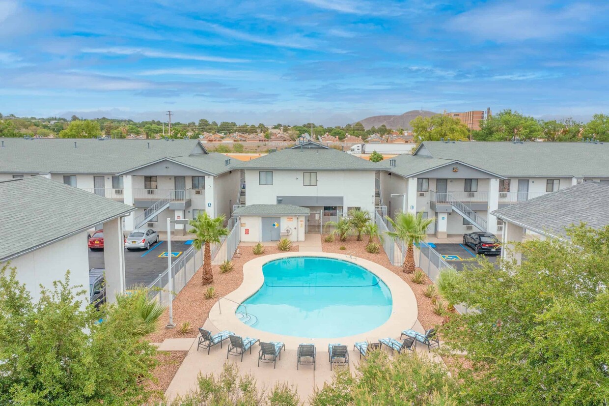 Primary Photo - Centre Square Apartments