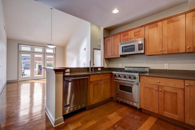 Foto del edificio - 7400 River Rd