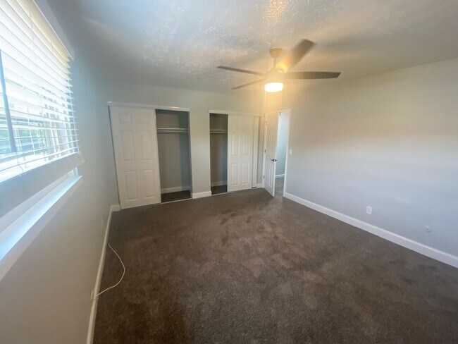 Foto del edificio - 3252 Summerhill Ln