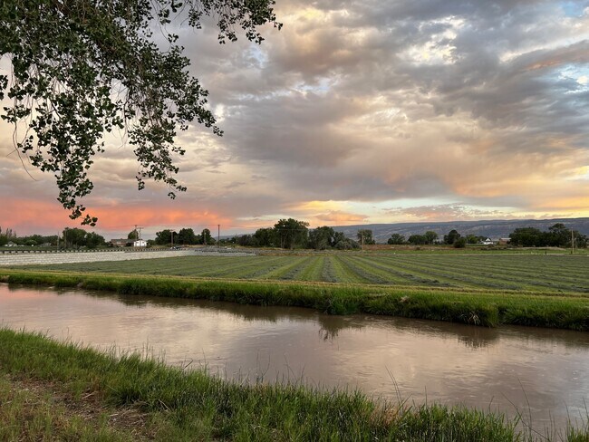 Foto del edificio - 911-924 24 Rd