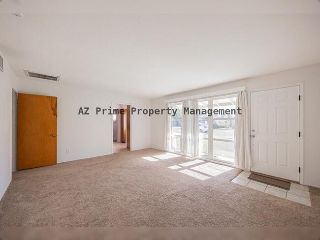 Foto del edificio - 530 W 15th St