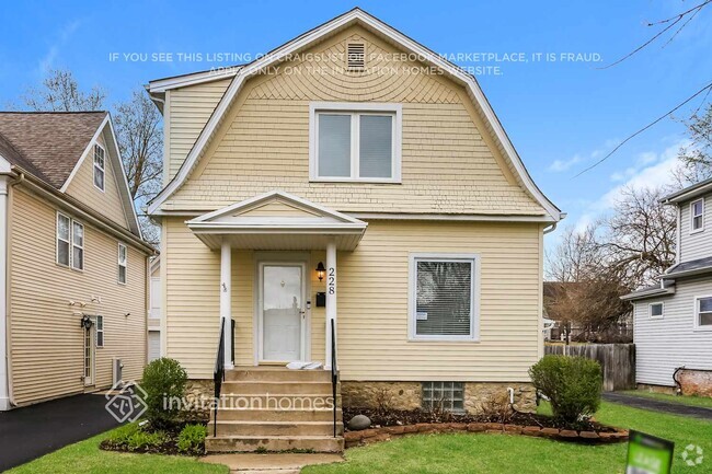 Building Photo - 228 S Hickory Ave