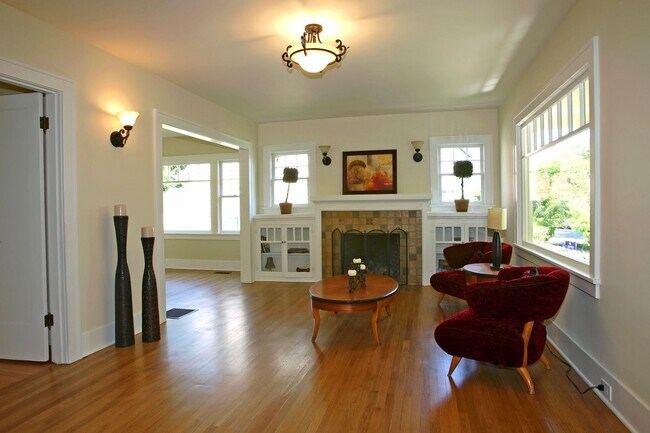 Building Photo - Charming Irvington Home- 4 bedroom 3 bath