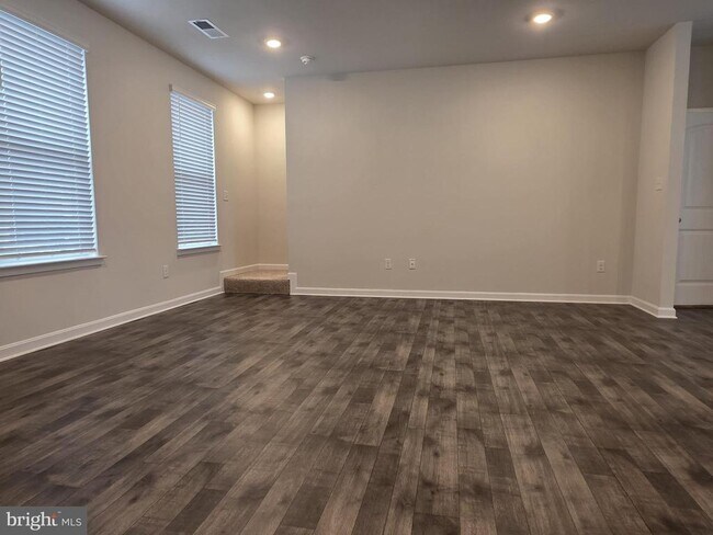 Building Photo - 71 Filbert Dr