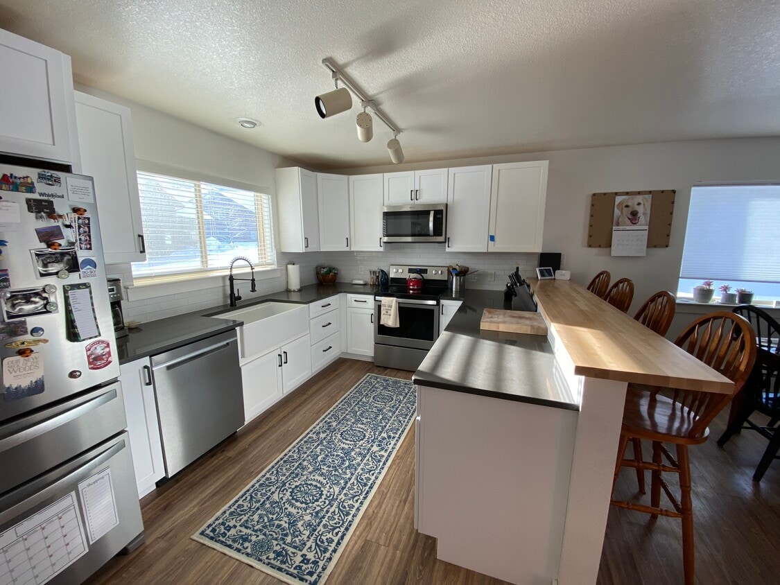Building Photo - 455 Firelight Dr
