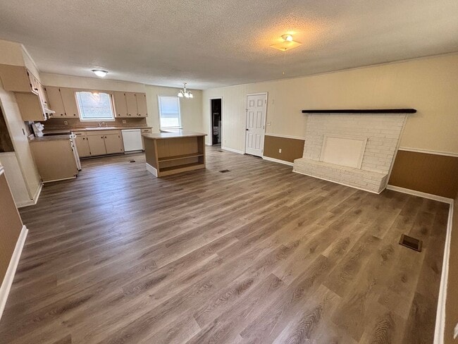 Building Photo - 203 Beth St