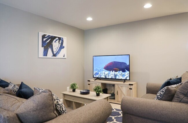 Building Photo - 9950 Ravenhurst Rd