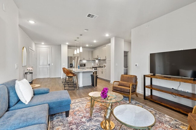 Foto del edificio - 5820 1/2 Cameron Road-SI FL4-ID1303394P