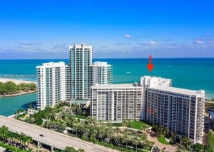 Building Photo - 10275 Collins Ave