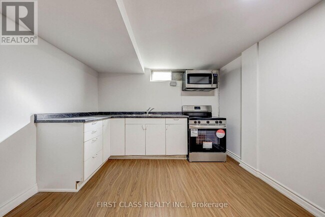 Photo du bâtiment - 214 Linden Ave