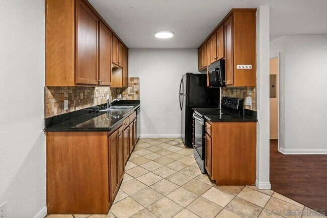 Foto del edificio - 9860 Dale Ave