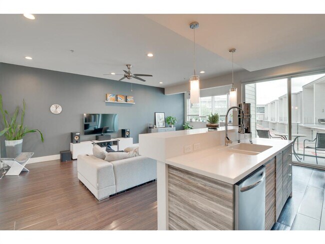 Foto del edificio - 604 N Bluff Dr