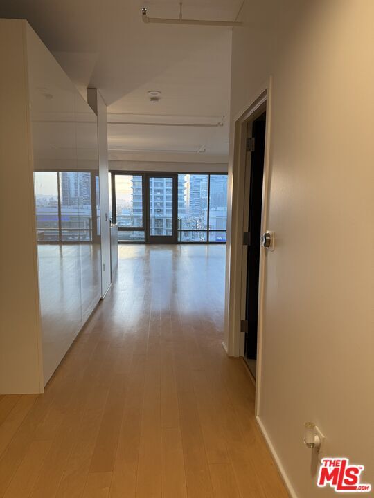 Foto principal - 1100 S Hope St