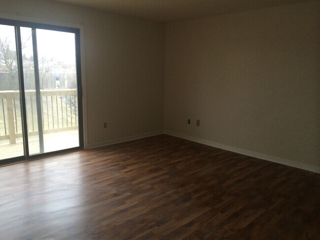 Building Photo - Spacious Stoughton two-bedroom apartment homes plus den