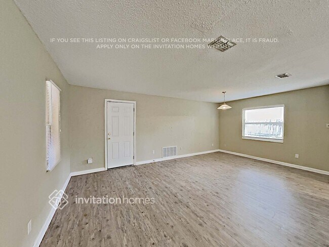 Foto del edificio - 1601 Aster Dr