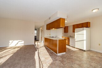 Building Photo - 168-170 Westside Dr
