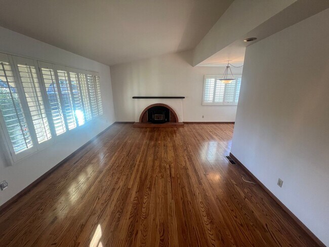 Foto del edificio - Beautiful 4 bed 2 bath home in Sunnyvale. Must see!