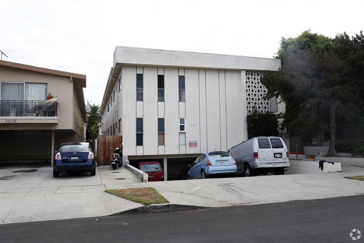 Vinton Royal Apartments 3544 Vinton Ave Los Angeles, CA Apartments