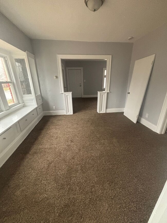 Building Photo - 5bd single Vouchers Only