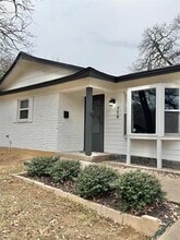 Building Photo - 719 Koen Ln