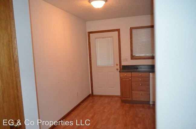 Building Photo - 1335 6th Ave N