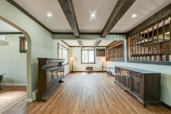 Building Photo - 815 3rd St
