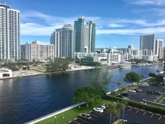 Foto del edificio - 800 Parkview Dr