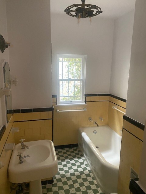 Bathroom - 400 N Sycamore Ave