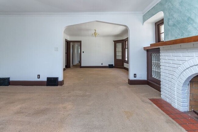 Building Photo - Charming 3BD UP in Lakewood!