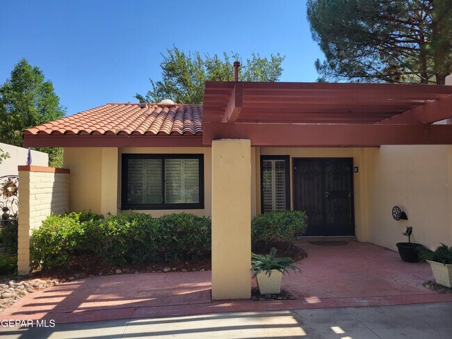 Foto del edificio - 817 Lakeway Dr