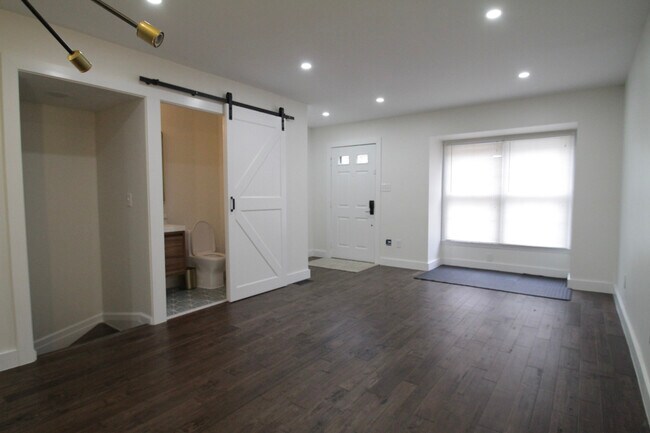 Building Photo - 8552 Springfield Oaks Dr