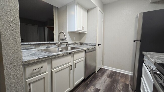 Building Photo - 250 El Dorado Blvd
