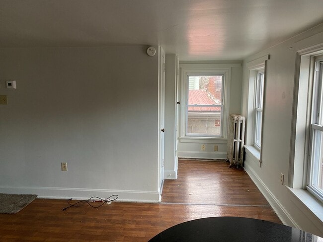 Building Photo - 137 N West