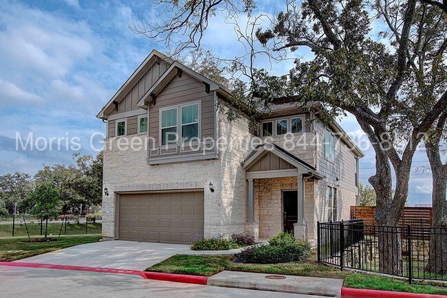 Building Photo - LOCK AND LEAVE with GREAT LOCATION!