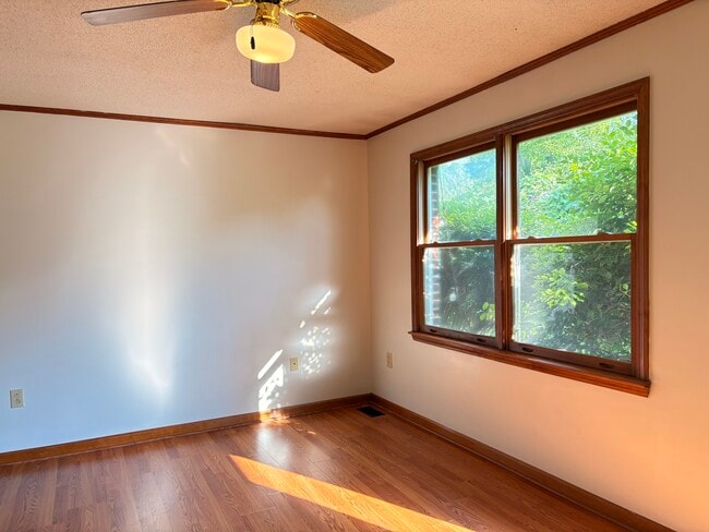 Foto del edificio - 812 E Maple St