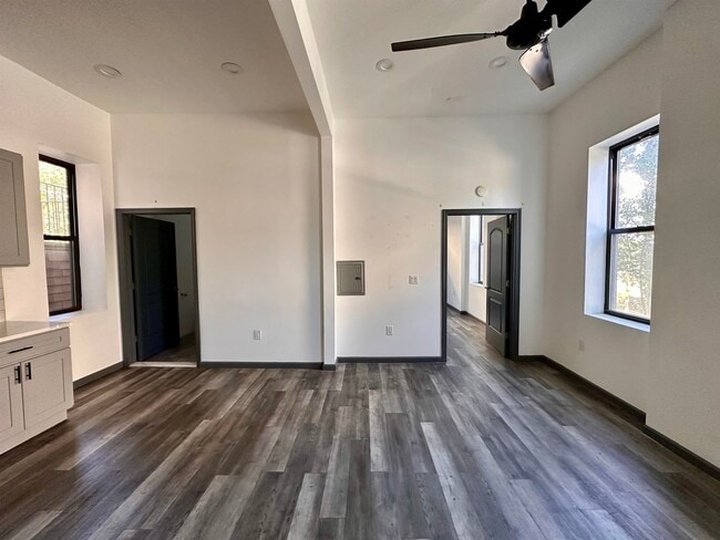 Building Photo - 1723 Summit Ave