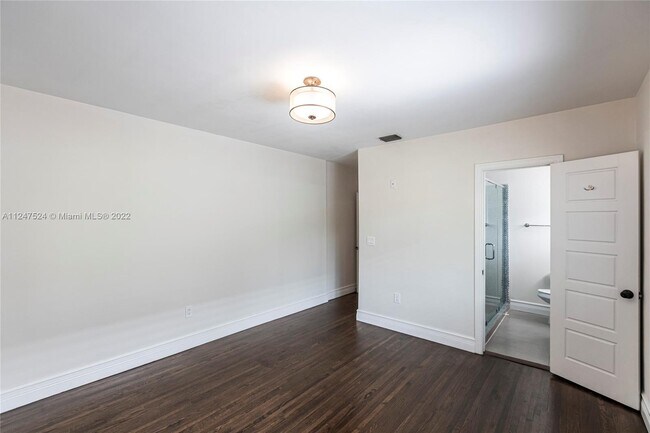 Foto del edificio - 241 NE 89th St