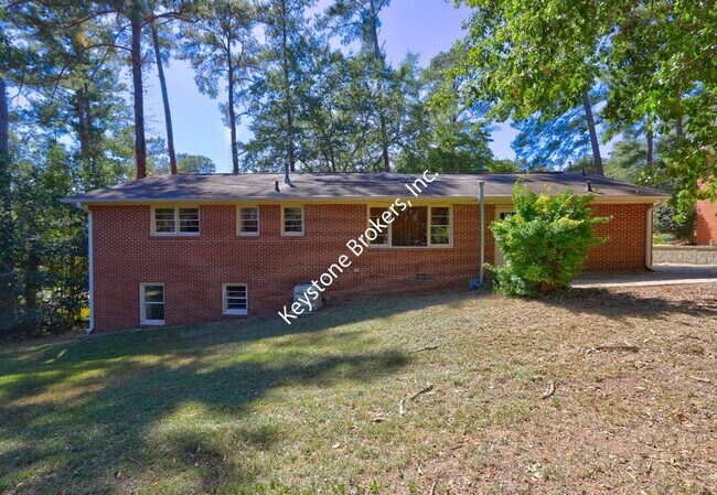 Building Photo - 2727 Cowan Dr