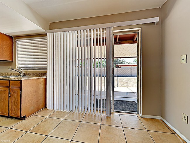 Building Photo - 2 br, 1 bath House - 8829 W Turney Ave