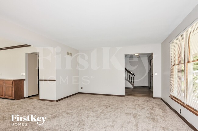 Building Photo - 1005 Lancaster Dr