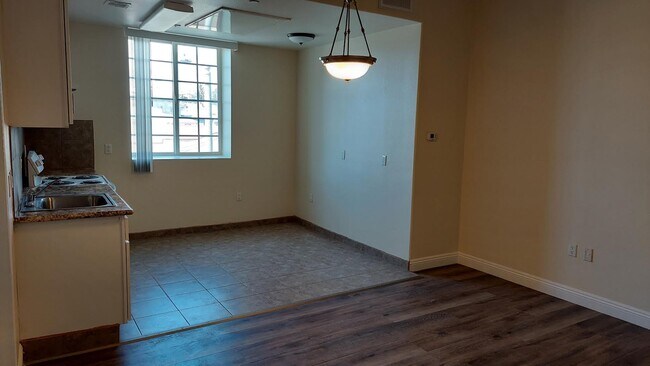 Building Photo - 1325 Venice Blvd