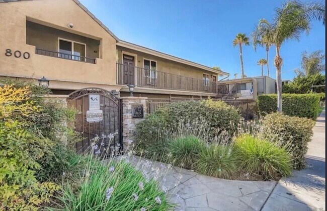 Building Photo - 800 N Mollison Ave