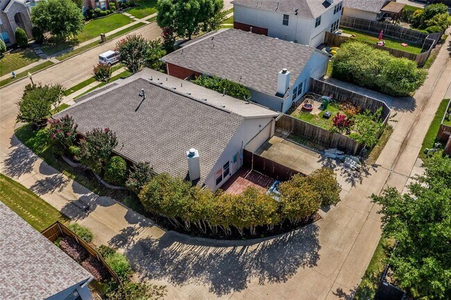 Foto del edificio - 5200 Boxwood Ln