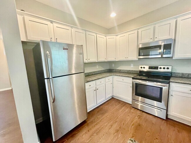 Building Photo - Discover Oakhaven1214 in Salisbury’s well-maintained Oakview Commons community.