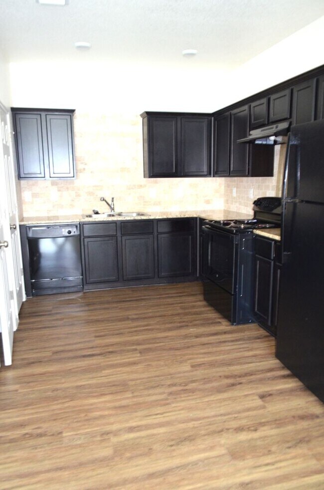 Building Photo - 916 Industrial Ave