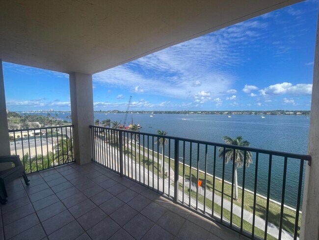 Building Photo - 1801 N Flagler Dr