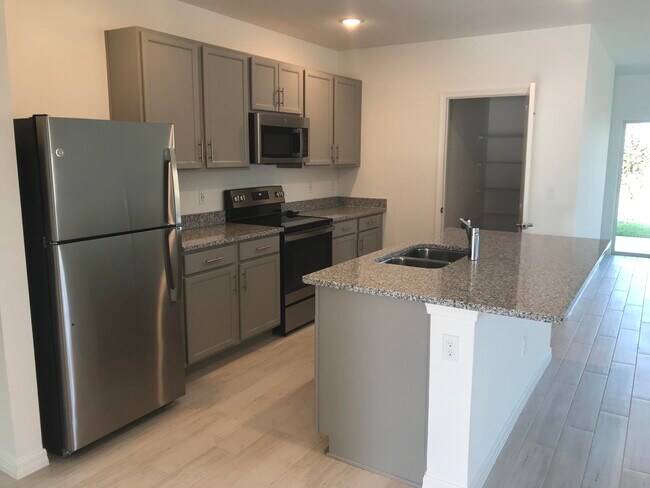 Foto del edificio - 5082 Armina Pl
