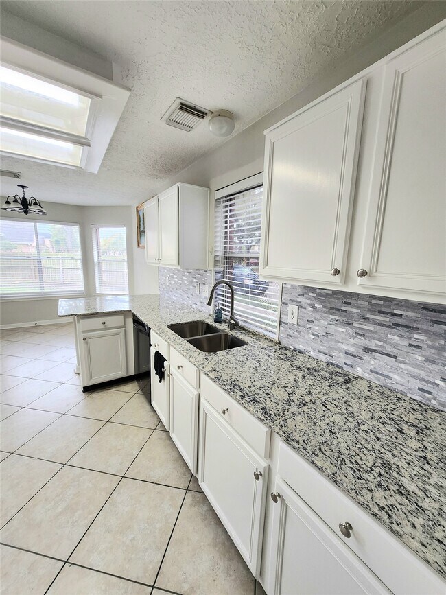 Foto del edificio - 14335 Berrington Dr